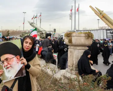 بولندا تحذّر مواطنيها: غادروا إيران فوراً!