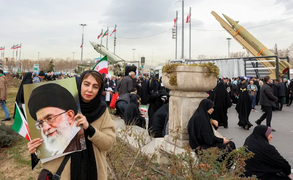 بولندا تحذّر مواطنيها: غادروا إيران فوراً!