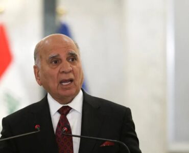 وزير الخارجية العراقي: نقل نحو 3000 سجين من “تنظيم الدولة الإسلامية” من سوريا