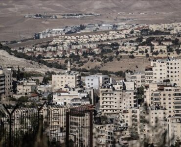 8 دول عربية وإسلامية ترفض قرارًا صهيونيًا للاستيلاء على أراضٍ بالضفة المحتلة وتدعو لموقف دولي حاسم