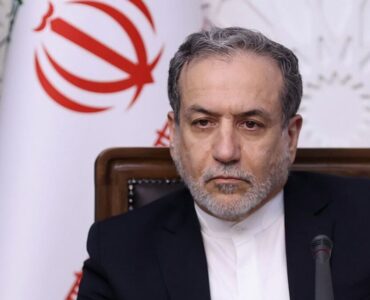 عراقجي يتلقى اتصالا هاتفيا من المدير العام للوكالة الدولية للطاقة الذرية