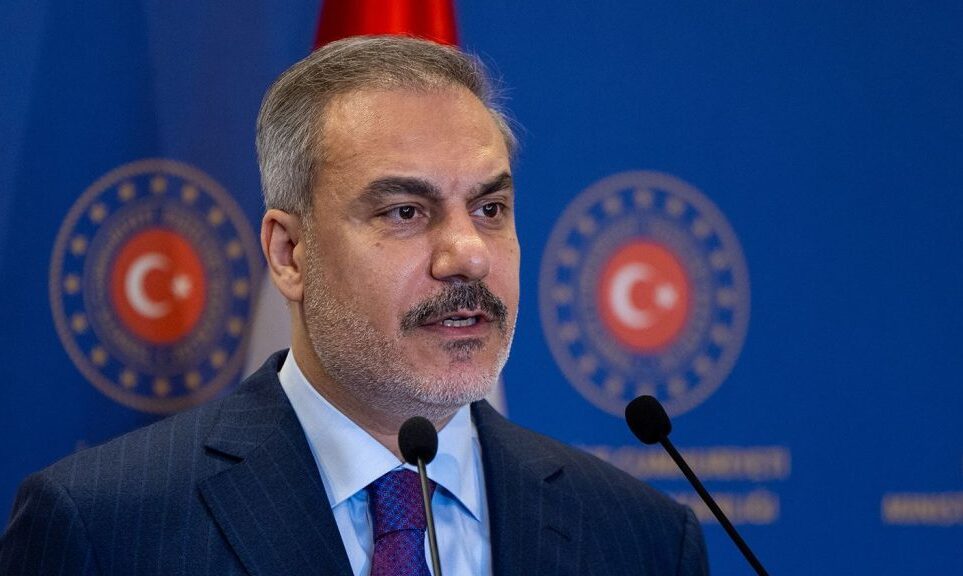 فيدان: توسيع المحادثات لتشمل برنامج إيران الصاروخي سيؤدي لحرب جديدة