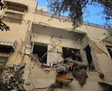 انفجار صاروخ إيراني فوق 16 موقعاً في "تل أبيب": مصابون ودمار كبير