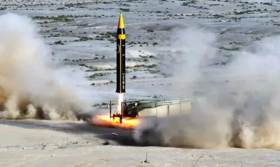 حرس الثورة الإيراني ينفذ الموجة الـ31 من “وعد صادق 4” ويهديها للسيد مجتبى خامنئي..