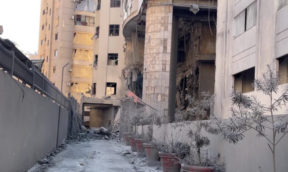 وزير الإعلام يدعو إلى حماية الإعلاميين وضمان مسؤولية وسائل الإعلام