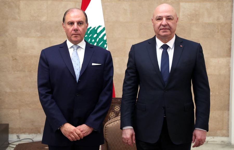 عون يبحث مع حاكم مصرف لبنان الإجراءات النقدية الاحترازية