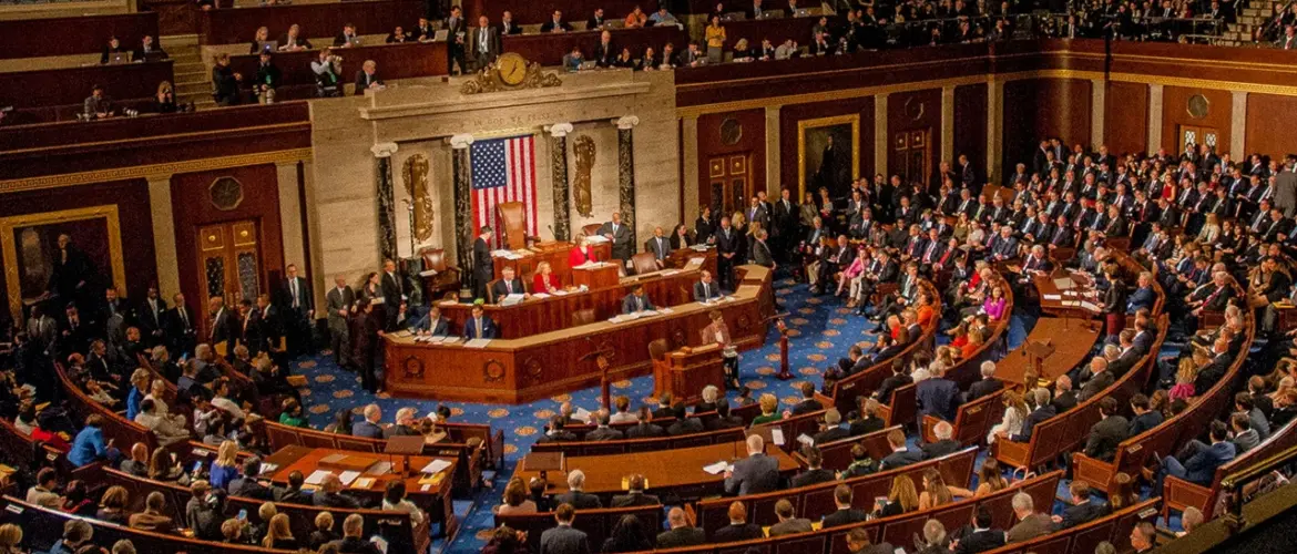 أعضاء في الكونغرس: ترامب مختل عقلياً.. حربه غير شرعية وتهديداته متزايدة الجنون