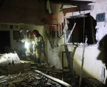 صواريخ إيران تضرب عمق الاحتلال: إصابات مباشرة وانهيار مبانٍ وانقطاع كهرباء