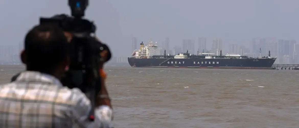 "واشنطن بوست": حصار ترامب لهرمز يفاقم أزمة الطاقة في العالم