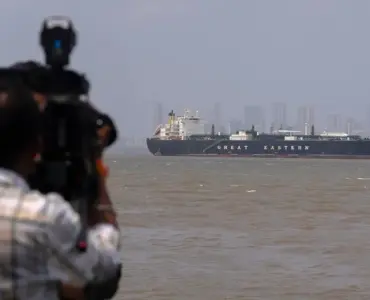 "واشنطن بوست": حصار ترامب لهرمز يفاقم أزمة الطاقة في العالم