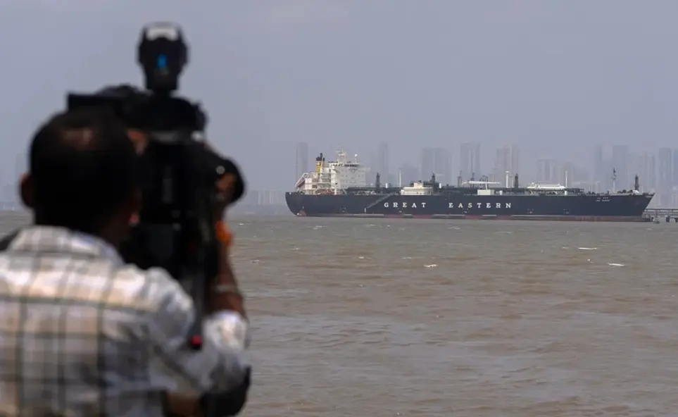 "واشنطن بوست": حصار ترامب لهرمز يفاقم أزمة الطاقة في العالم