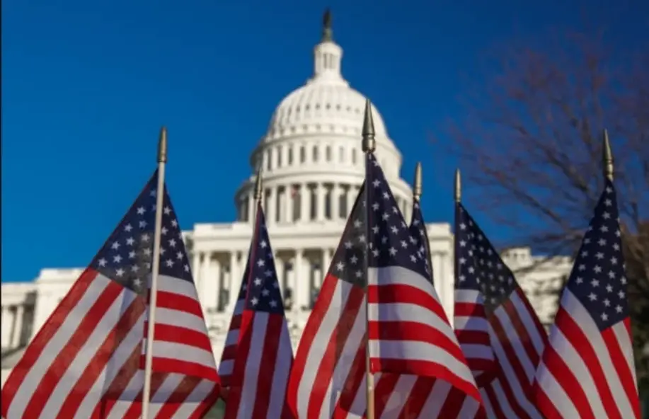 زعيم الديمقراطيين في مجلس الشيوخ: حرب ترامب "متهورة".. وترفع التضخم في أميركا