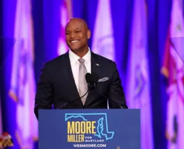 حاكم ولاية أميركية يهاجم ترامب بسبب العدوان على إيران: ننزلق مجدداً إلى حرب لا نهاية لها