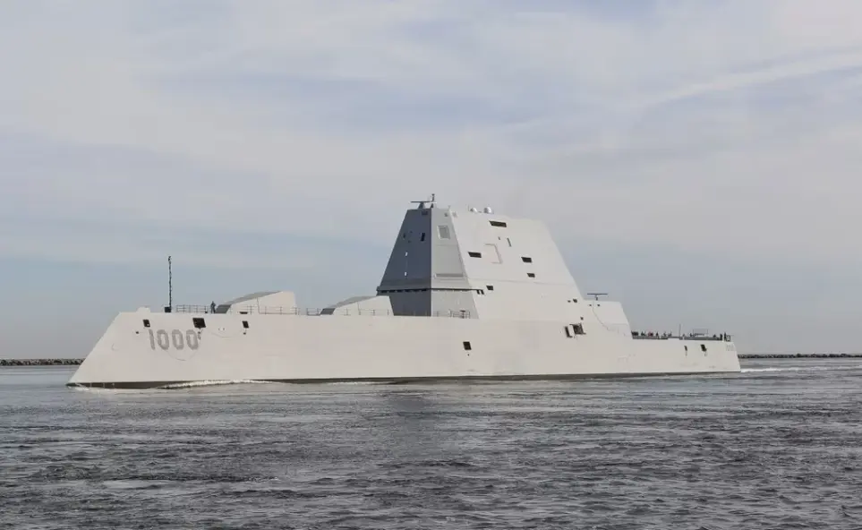 أميركا: إصابة 3 بحارة نتيجة اندلاع حريق في المدمرة "يو أس أس زموالت" بولاية ميسيسيبي