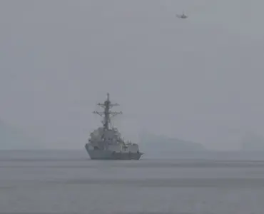 مسؤول إيراني عسكري رفيع: حظر عبور القطع العسكرية في مضيق هرمز مستمر