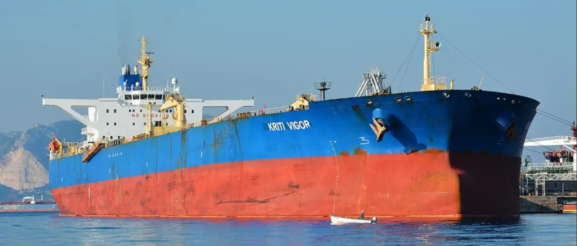 تحدياً لحصار ترامب.. ناقلتا "فيغور" و"مالي" تعبران هرمز علناً