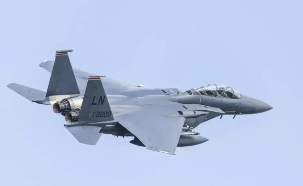 "وول ستريت جورنال": تكلفة الطائرتين المقاتلتين اللتين أُسقطتا في إيران أمس