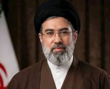 السيد مجتبى الخامنئي في رسالة إلى الشيخ نعيم قاسم مؤكداً دعم إيران للمقاومة