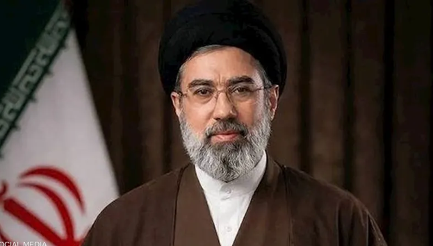 السيد مجتبى الخامنئي في رسالة إلى الشيخ نعيم قاسم مؤكداً دعم إيران للمقاومة