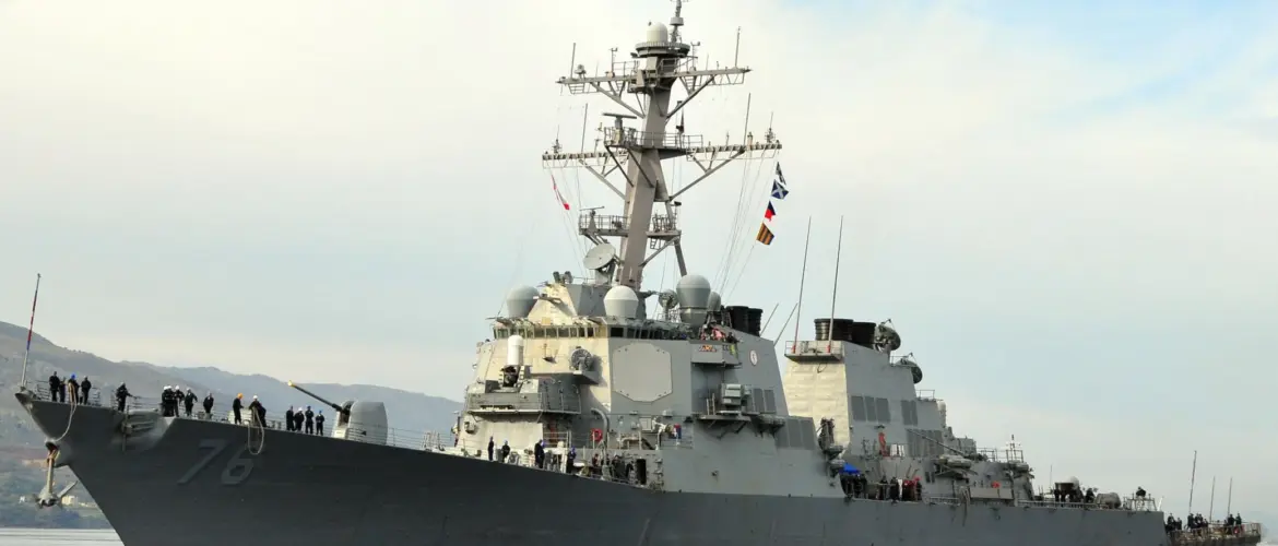 خلل في الكهرباء.. يوقف المدمرة الأميركية USS Higgins خلال مهمة في المحيط