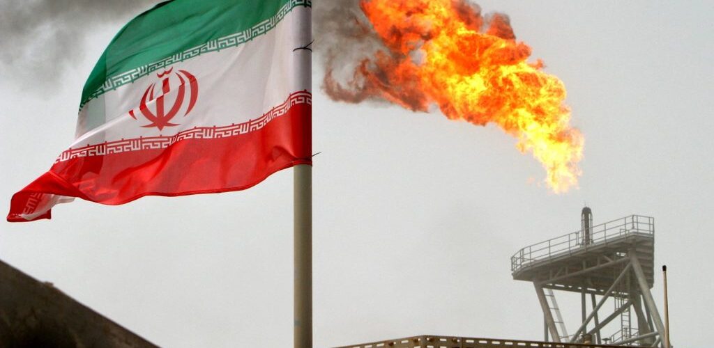 “تل أبيب” تطلب من واشنطن ضرب قطاع الطاقة الإيراني
